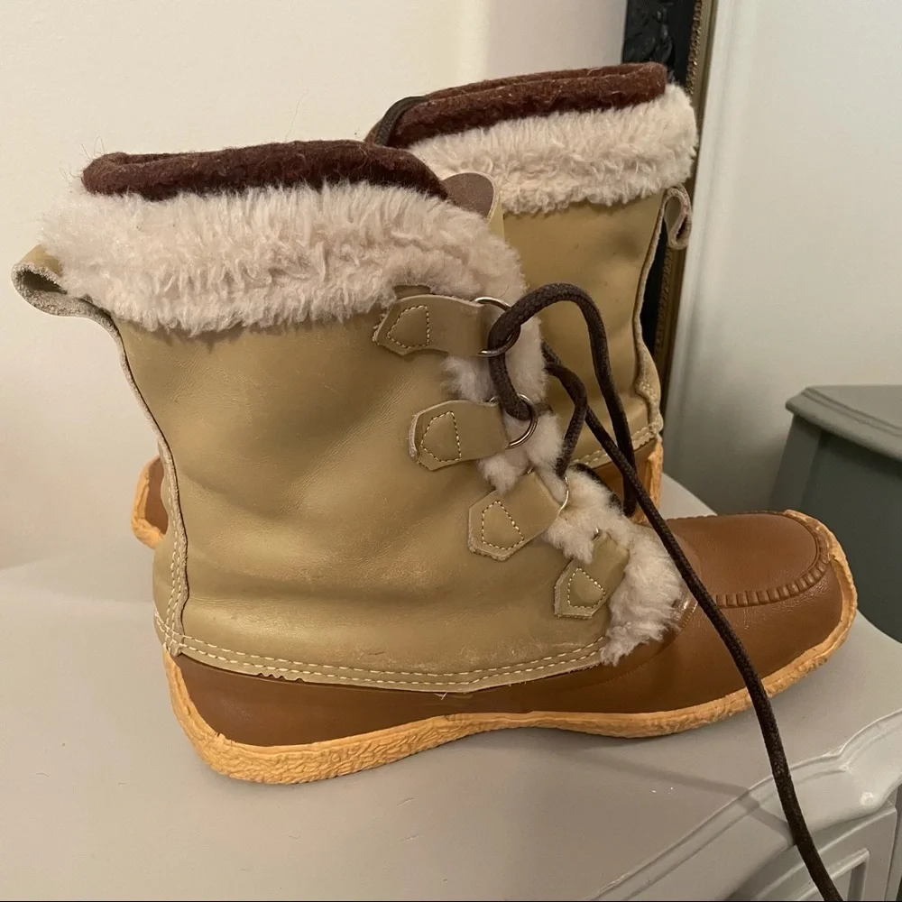 Women's Nanook Sorel Leather Lace Fur Lined Winter Boots Made in Canada Size 9